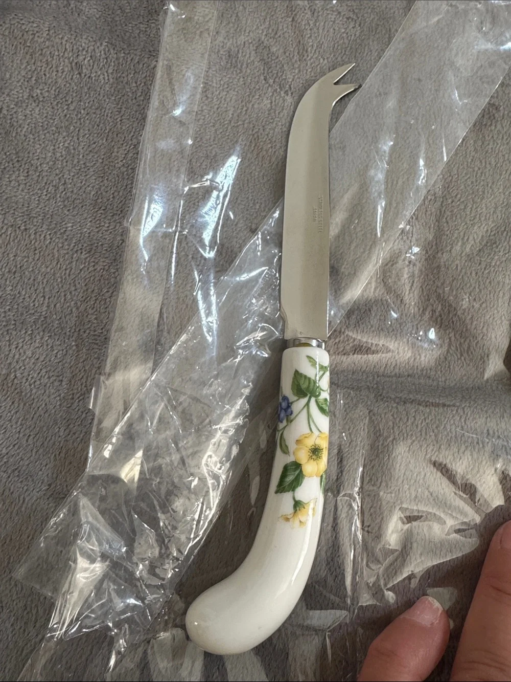 Andrea by Sadek 2 pc Porcelain Floral Cake Server and Knife Set - White